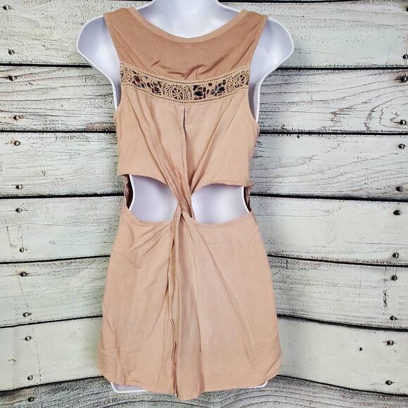 BKE Gimmicks XS Beige Crochet Lace Tank Top with Open Back Twist - Picture 3 of 8